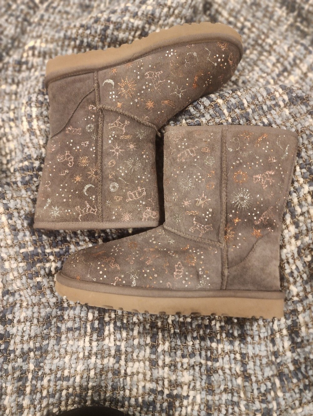 Ugg - Zodiac gray Boot - Very Nice - 8.5M